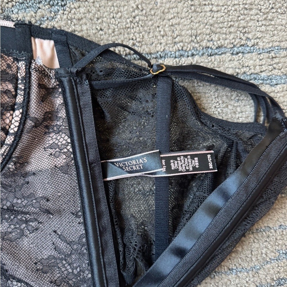 Victoria's Secret Black and Pink Chemise - Picture 6 of 8